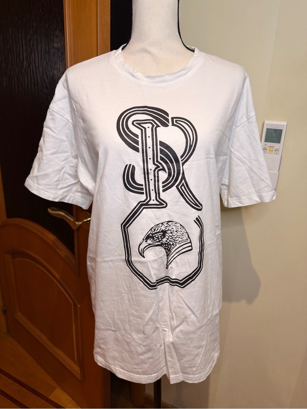 Zara men’s White Short-Sleeve Tee with Black Graphic Eagle Sz XL